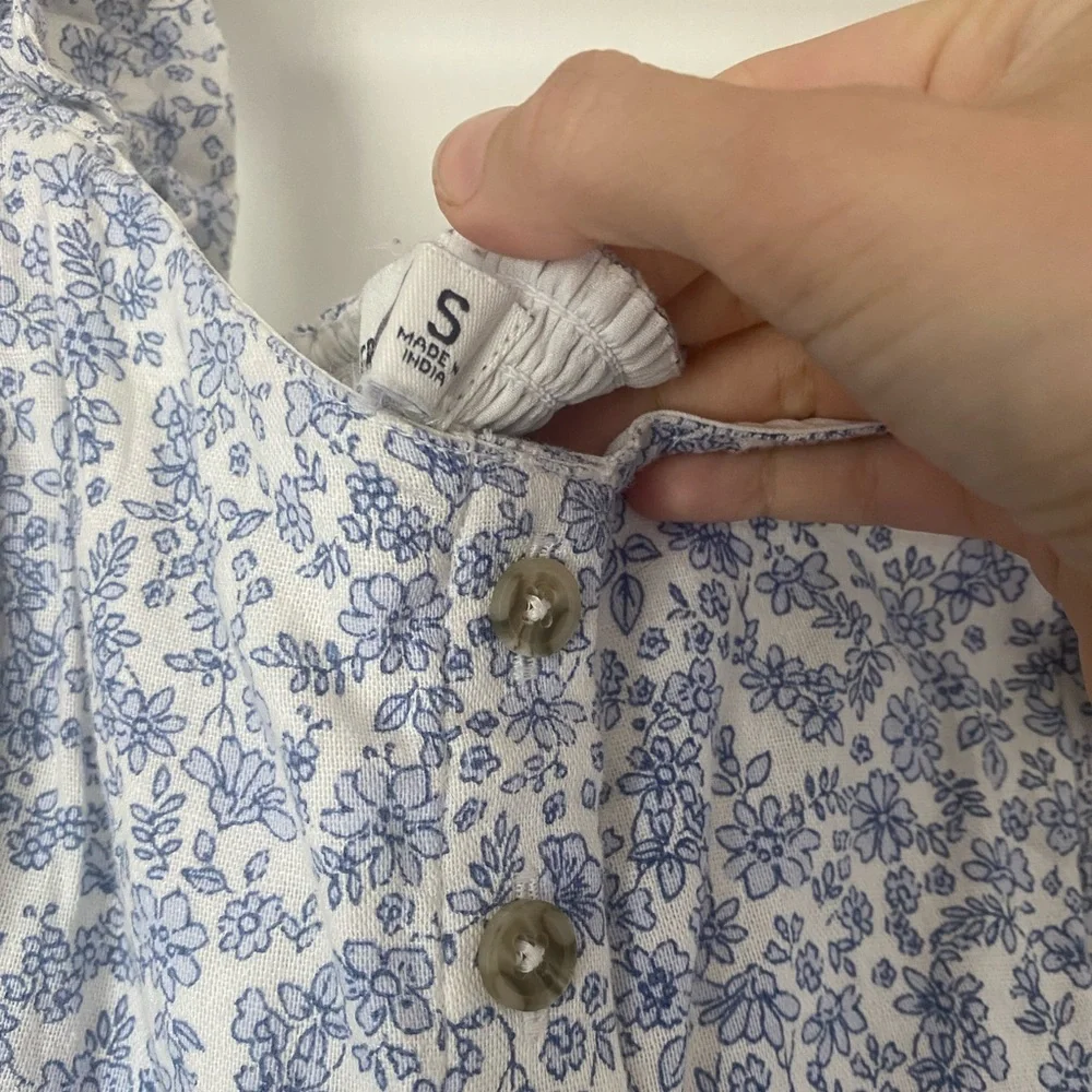 Hollister floral shorts romper - Picture 2 of 2